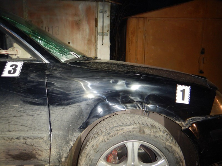 На вулиці Скальда у Чернівцях п’яний водій збив чоловіка та втік