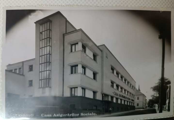 Науковій бібліотеці ЧНУ подарували унікальну колекцію історичних листівок