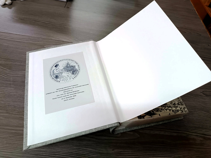 Науковій бібліотеці ЧНУ подарували унікальну колекцію історичних листівок