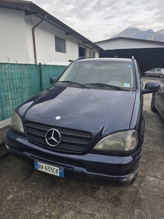 Волонтери Лівинецької громади передали військовим авто, Starlink та ліки