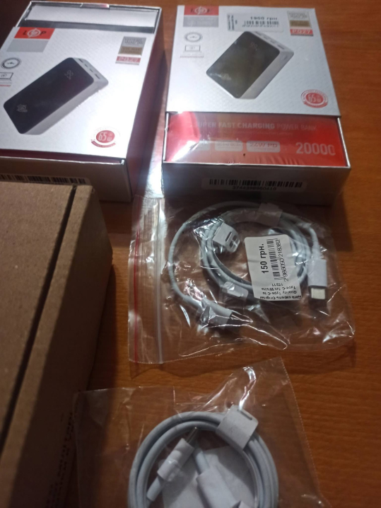 Волонтери Лівинецької громади передали військовим авто, Starlink та ліки