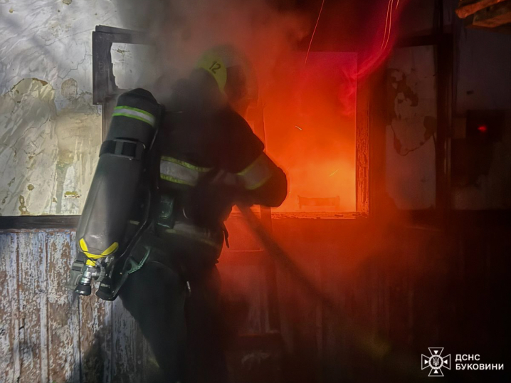 На Буковині горів великий продуктовий магазин (ФОТО)