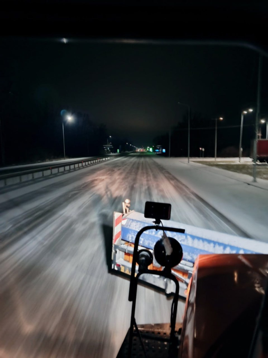На Буковині забезпечують безперебійний проїзд дорогами державного значення