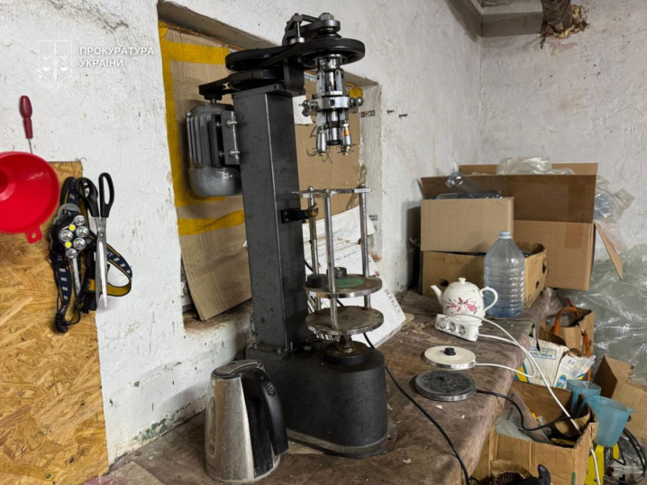 Сурогат на ринку: чернівчанина судитимуть за збут контрафактного алкоголю