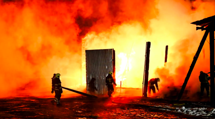 Вночі у селі Кам'янка згорів вщент деревообробний цех