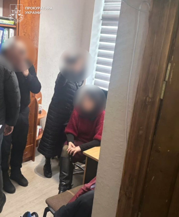 У чернівецькому ліцеї затримали двох освітян, які вимагали від підрядника 30 відсотків відкату 