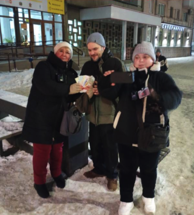 Контролери ЧТУ повернули пасажиру загублену сумку з 10 тисячами гривень