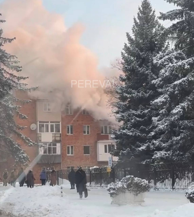 Пожежа у багатоповерхівці на Небесної Сотні. Двоє людей травмовано