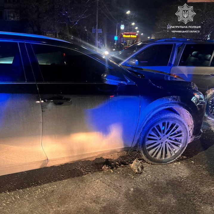 У Чернівцях на Небесної Сотні зіштовхнулися легковики