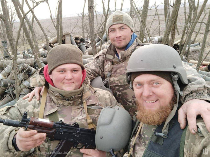 «Я не збирався сидіти вдома»: історія захисника з Буковини, нагородженого Міноборони