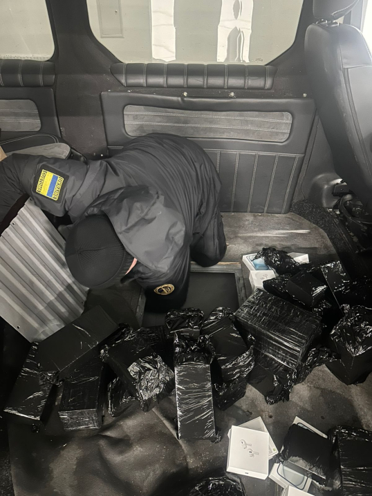 На кордоні затримали жителя Львівщини із контрабандою Apple на понад 35 млн грн