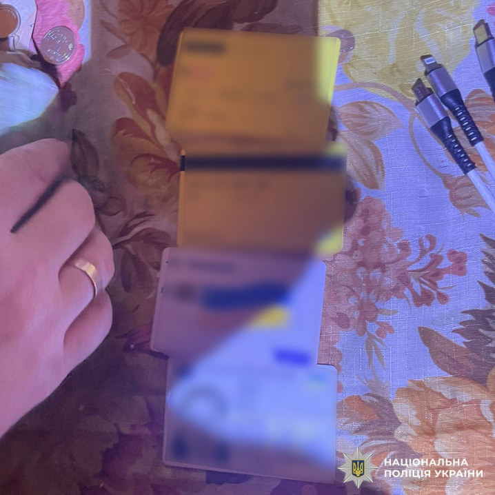 У Чернівцях затримали чоловіка, який змушував пенсіонерку жебракувати та відбирав гроші