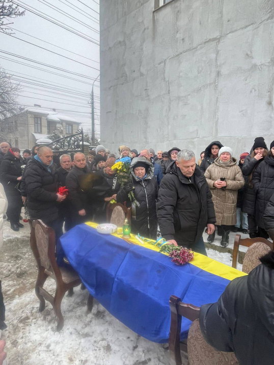 Чернівці провели в останній шлях мужнього Героя Юрія Садового
