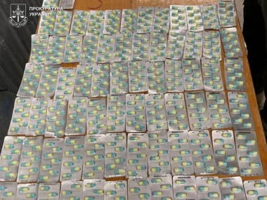 Сховав ліки у фольгу: на Буковині судитимуть контрабандиста, який віз ліки з Єгипту
