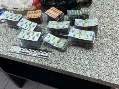 Сховав ліки у фольгу: на Буковині судитимуть контрабандиста, який віз ліки з Єгипту