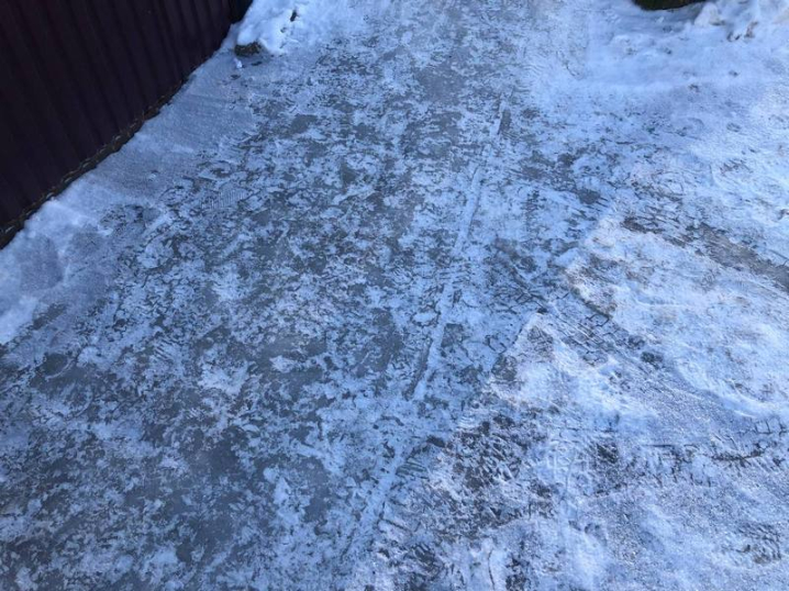 Чернівці перетворилися на суцільну ковзанку. Тротуари не підсипані та небезпечні