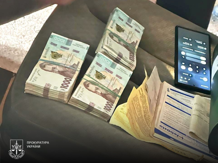 300 тис. грн “відкату” з державної виплати захисника: на Буковині викрили командира військової частини