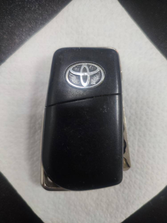 У Чернівцях на вулиці Дарвіна знайшли ключі від автомобіля Toyota