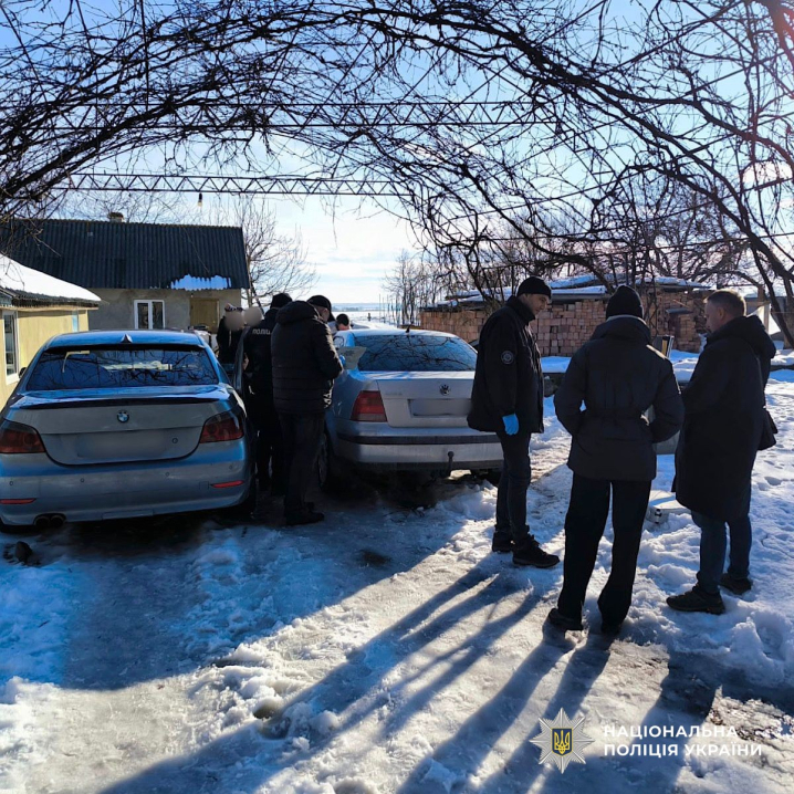 Зниклу дівчинку викрав нелюд і закував у кайданки: неподалік Чернівців поліція затримала злочинця