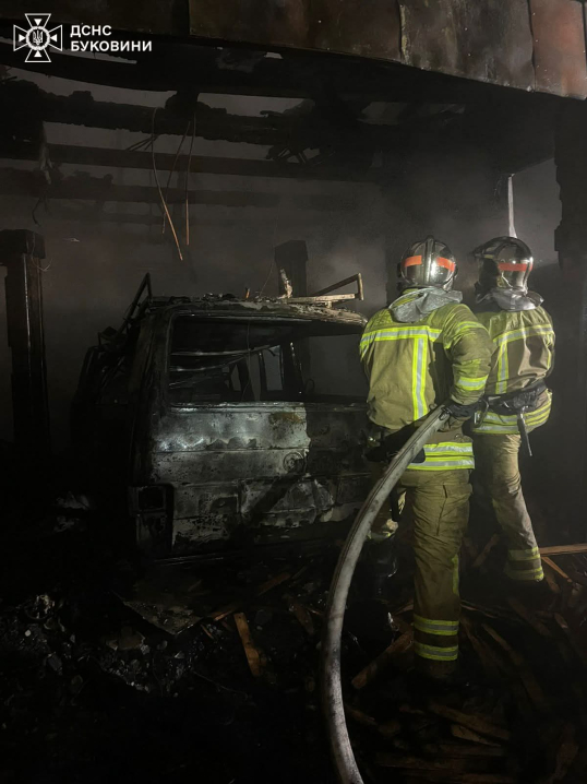 На Буковині у вогні загинули дві людини