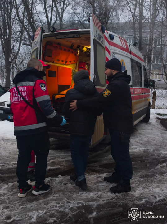 У Красноїльську в лісі знайшли мертвим молодика