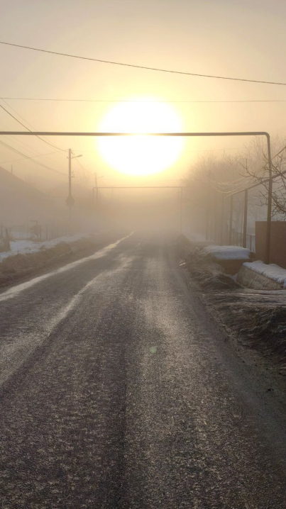 Чернівці вкутані ковдрою туману: неймовірні фото буковинського ранку