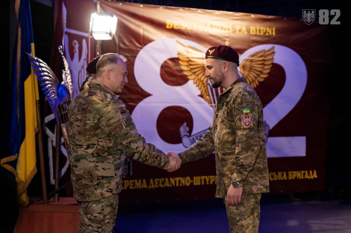 Головнокомандувач Сирський вручив  високі державні нагороди десантникам з Буковини