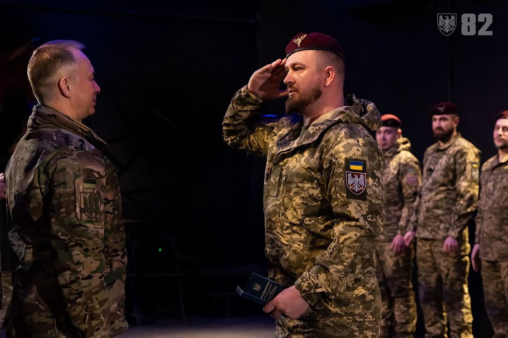 Головнокомандувач Сирський вручив  високі державні нагороди десантникам з Буковини