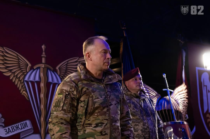 Головнокомандувач Сирський вручив  високі державні нагороди десантникам з Буковини