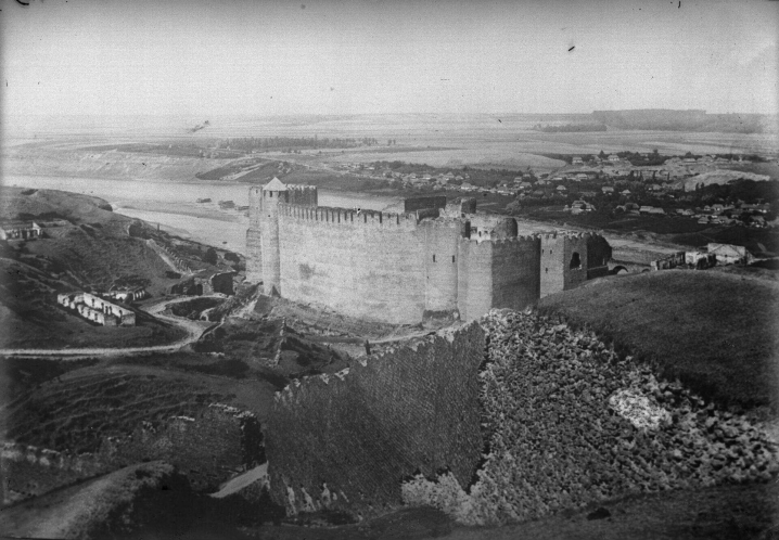 Як виглядала Хотинська фортеця без даху і з турецьким мінаретом (ФОТО)