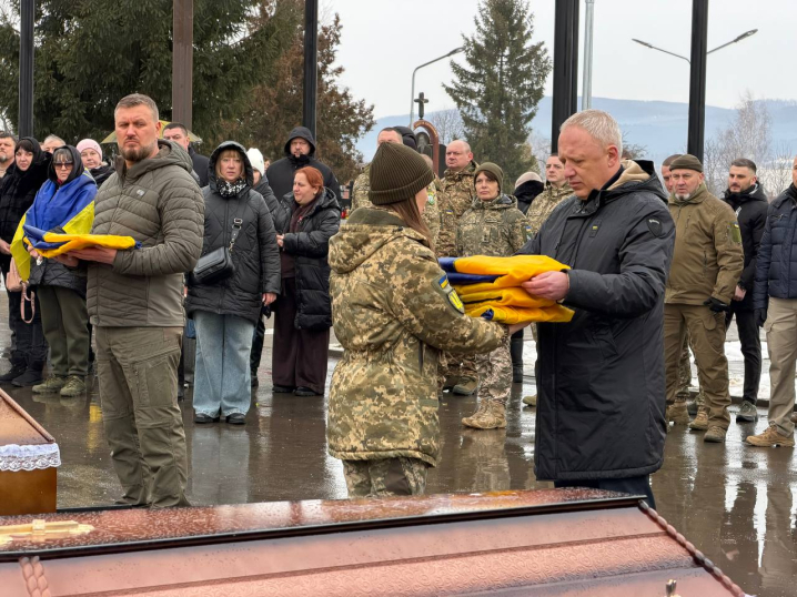 У Чернівцях попрощалися із сімома невідомими Героями України