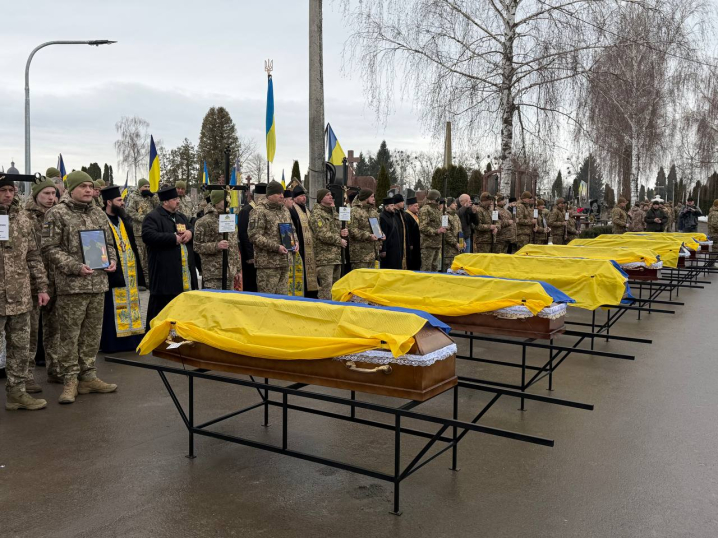 У Чернівцях попрощалися із сімома невідомими Героями України
