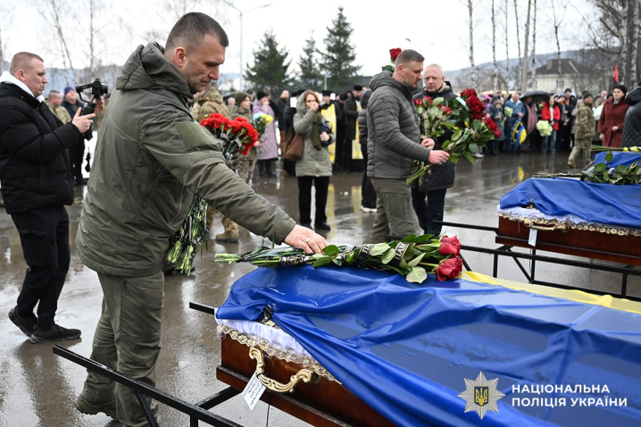 У Чернівцях попрощалися із сімома невідомими Героями України