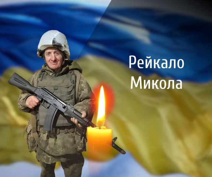 Буковина прощається із трьома захисниками, які загинули на війні з росіянами Буковина прощається із трьома захисниками, які загинули на війні з росіянами