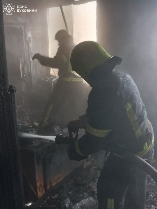 У Чернівцях та селі Станівці вогнеборці ліквідували пожежі у житлових будинках У Чернівцях та селі Станівці вогнеборці ліквідували пожежі у житлових будинках