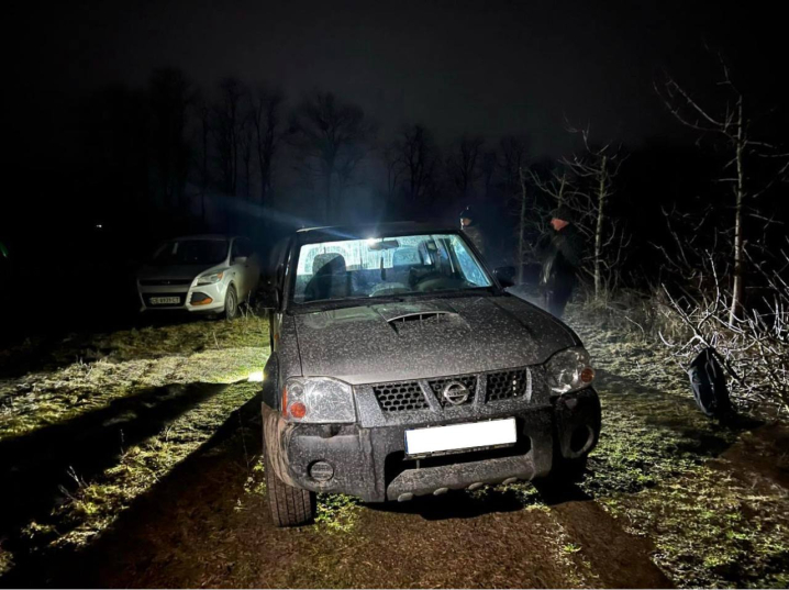 На Заставнівщині затримали браконьєрів зі зброєю та тушами тварин