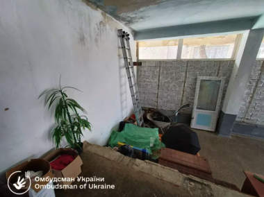 У Кіцмані багатодітна сім'я, яка через війну залишила дім, платить 9000 грн за холодний гуртожиток