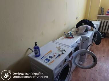 У Кіцмані багатодітна сім'я, яка через війну залишила дім, платить 9000 грн за холодний гуртожиток