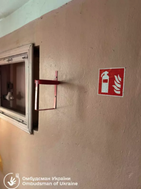 У Кіцмані багатодітна сім'я, яка через війну залишила дім, платить 9000 грн за холодний гуртожиток