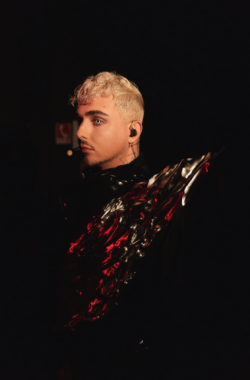 "Не за гей-шлюби воюють герої": у Рівному зірвали виступ відомого співака