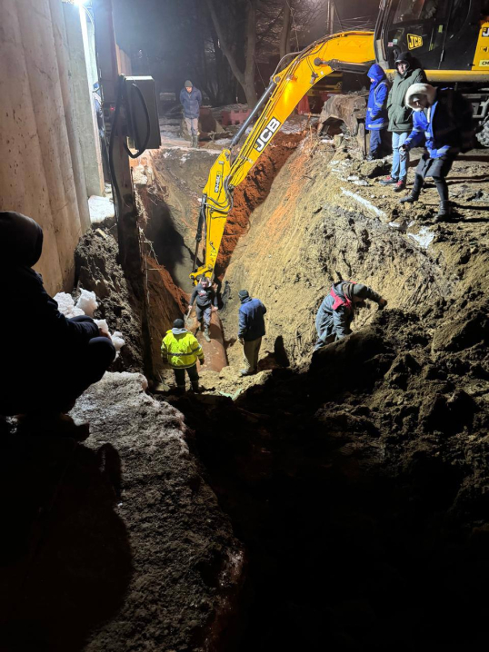 Четверта доба без води. У «Чернівціводоканалі» не дають прогнозів щодо відновлення  водопостачання на Руській