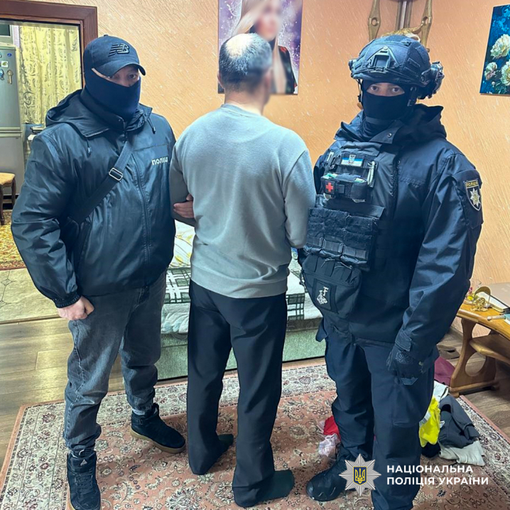 На Буковині затримали групу, яка торгувала підробленими документами по 350 євро