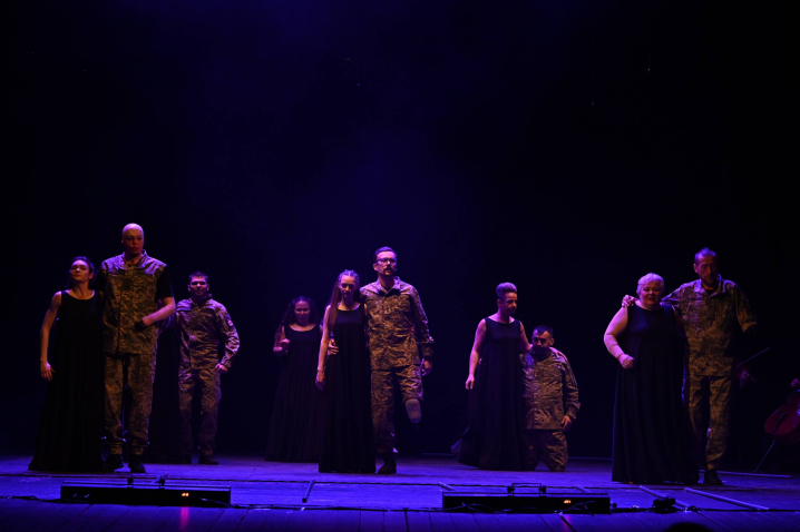 У Чернівцях Театр Ветеранів зіграв виставу "Енеїда": стартував всеукраїнський тур