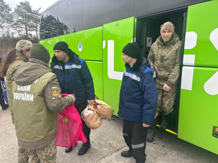 Додому з російського полону повернулися 200 українських захисників