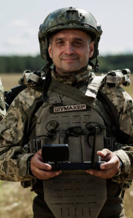 Чернівці попрощалися з відважним Героєм Михайлом Клапатюком