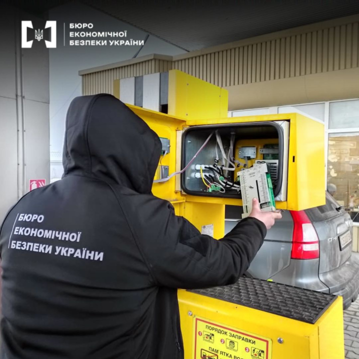 Вилучили понад 60 тис. літрів пального: на Буковині викрили три підпільні заправки