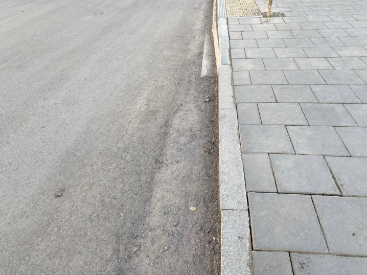 "Це не туман": Чернівці задихаються від піщаних бурь