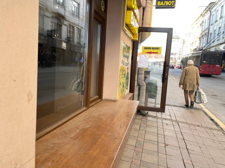 "Це не туман": Чернівці задихаються від піщаних бурь