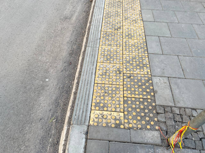 "Це не туман": Чернівці задихаються від піщаних бурь