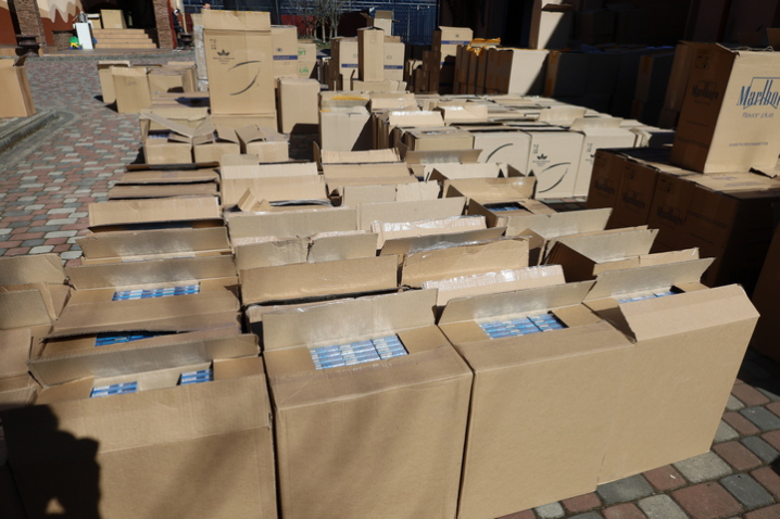 На Буковині прикордонники припинили бізнес на контрафактних сигаретах: вилучено товару на 30 мільйонів